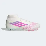 Championes de fútbol Adidas F50 Sparkfusion para mujer, color blanco con tres franjas laterales en tonos rosados y violetas. Presentan cuello tejido tipo calcetín y suela con tapones moldeados.