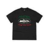 Camiseta negra de algodón con estampado frontal de la prisión de Alcatraz enmarcada en un óvalo con la leyenda "CORTEIZ RULES THE WORLD".