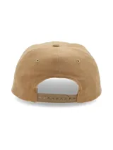 Gorro de gabardina color verde oliva con logo de Caterpillar bordado en rosa en el frente. Tiene visera curva y cierre ajustable en la parte posterior.