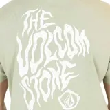 Remera verde de manga corta con logo de Volcom estampado en el pecho.