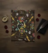 Pañuelo cuadrado de tela rústica color marrón con estampado de estilo tatuaje tradicional con serpientes, rosas, dagas, calaveras y rayos.