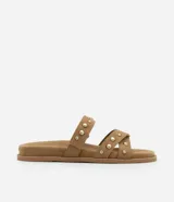 Sandalias planas color marrón claro con efecto gamuza y dos tiras con tachas doradas.