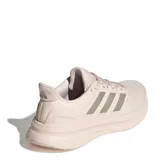Championes Adidas Ultrarun 5 W color rosa con detalles en gris. Capellada de malla transpirable, amortiguación Cloudfoam con rebote Bounce 2.0 y suela Adiwear.