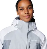 Campera Columbia Snowy Summit para mujer, en tonos gris y blanco. Impermeable y transpirable, con costuras selladas, forro termorreflectante Omni-Heat, capucha ajustable compatible con casco, faldón antinieve, múltiples bolsillos y puños con orificios para los pulgares.