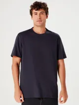 Remera básica de manga corta color azul.