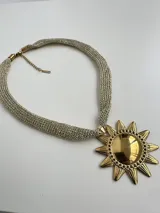 Collar dorado tejido de 45 cm con extensión en acero quirúrgico hipoalergénico de 5 cm + dije de 5 cm de acero quirúrgico hipoalergénico con forma de sol.