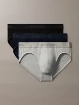 Pack de tres slips Calvin Klein Ultra Soft Modal en colores negro, azul marino y gris. Confeccionados en mezcla de modal y elastano, con cinturilla elástica con el logo de la marca.