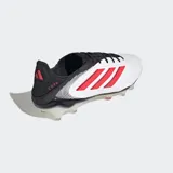Championes de fútbol Adidas Copa Pure 3 Elite, color blanco con detalles en negro y rojo.