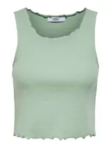 Top cropped verde claro, de tejido acanalado, con cuello en V y tirantes finos.