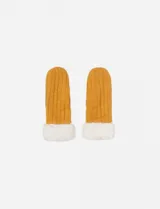 Guantes mitones color mostaza de tejido de punto con puños de piel sintética blanca.