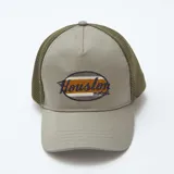 Gorra de gabardina color gris con paneles de malla verde en la parte trasera. Tiene bordado frontal con la palabra 'Houston' en azul y naranja sobre un óvalo blanco con borde marrón.
