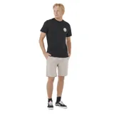 Bermuda de hombre color beige, con cintura elástica ajustable con cordón.