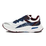 Zapatillas deportivas en color blanco y marino, diseñadas para running, con tecnología Blushield para mayor comodidad.