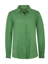 Blusa de lino orgánico verde, de calce regular, con un bolsillo frontal y diseño clásico.