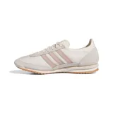 Championes Adidas Sl 72 Og, color blanco hueso con detalles en rosa pastel y suela de goma color caramelo.