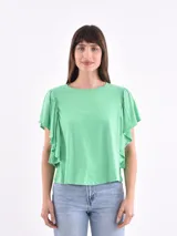 Remera verde agua con mangas cortas con volados.