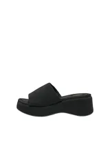 Sandalias negras con plataforma de goma EVA y tira ancha sobre el empeine.