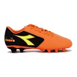 Championes de fútbol Diadora Striker II MD, color naranja con detalles en negro y amarillo.