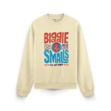 Buzo color crema con estampa frontal de Biggie Smalls con letras rojas y azules.