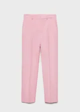 Pantalón de lino color rosado, de corte recto y tiro alto, con bolsillos laterales y traseros.