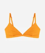 Top de bikini naranja con corte triangular, breteles finos y superficie texturizada.