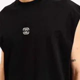 Musculosa negra con logo Billabong estampado en el pecho.