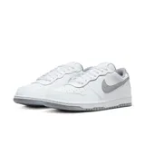 Championes urbanos Nike Big Bajo, color blanco con detalles en gris.