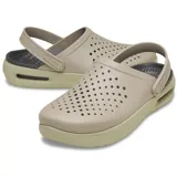 Zuecos Crocs InMotion Clog color gris claro con suela blanca y detalles en negro.