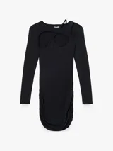 Vestido mini negro de manga larga en tejido elástico, con diseño ceñido al cuerpo y detalles cut-out en la parte superior. Lazada al cuello.
