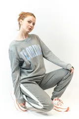 Sweater color beige con la palabra 'Florida' estampada en celeste.