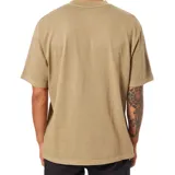 Remera color beige de corte cuadrado y cuello redondo.