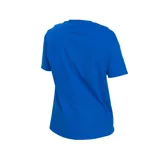 Remera de algodón color azul con estampado gráfico en el frente, diseñada para hombre.