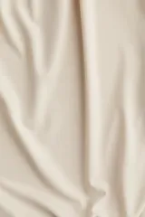 Top cropped color beige, sin mangas, de punto suave y silueta abullonada con efecto drapeado.