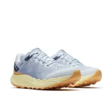 Zapatillas de trail running Merrell Antora 4 para mujer, color celeste con detalles en amarillo y suela color caramelo.