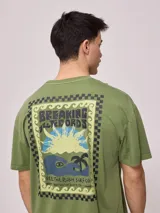 Remera gris de hombre con estampado en la espalda con un diseño de estilo surf. Corte oversized y confeccionada en algodón.