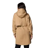 Campera cortaviento color verde claro, con capucha ajustable, cierre frontal con cremallera bidireccional, cintura ajustable con cordón, bolsillos con cremallera y puños ajustables.