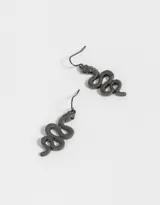 Par de aros colgantes cortos con forma de serpiente, con cierre tipo hippie.