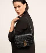Cartera mediana transversal de PU con estampa crocco y cierre por locker metalizado.