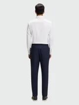 Camisa negra de vestir para hombre, marca BOSS Black, corte slim fit, manga larga y cuello clásico.