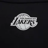 Remera de básquet negra con cuello en V y ribete a rayas moradas y blancas. Estampado frontal con el nombre "Lakers" en letras doradas con borde morado y el logo del equipo.