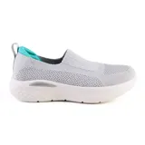 Championes deportivos American Sport Almeria, color gris claro, con capellada de tejido de punto y suela blanca.