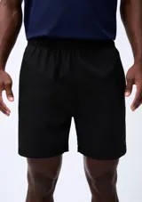 Bermuda deportiva negra con cintura elástica.