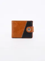 Billetera marrón de cuero con diseño color block en marrón y negro, con costuras en contraste y cierre con broche metálico.