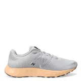 Championes grises de running New Balance 420 V3, con logo plateado y suela color durazno.
