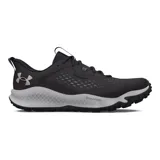 Championes de trail running Under Armour Charged Maven Trail, color marrón con detalles en naranja y negro. Diseñados para senderos, con capellada de malla transpirable, entresuela Charged Cushioning para amortiguación y suela de goma con tacos para tracción.