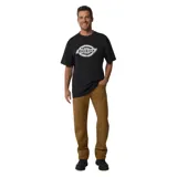 Remera negra de mangas cortas con logo de Dickies estampado en el pecho.
