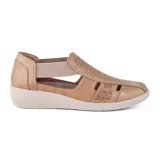 Zapato casual Korium Confort Jessie color azul marino con detalles perforados y elástico superior.