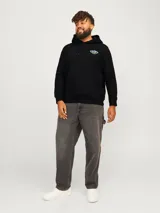 Hoodie negro de manga larga, corte amplio plus size, con capucha, bolsillo canguro y estampa en la espalda con el texto "Sun Moon".