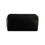 Bandolera Guess modelo Daryna, color negro, con correa de cadena dorada y correa adicional ajustable.
