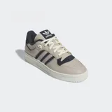 Championes Adidas Rivalry 86 Low color beige con detalles en azul marino.